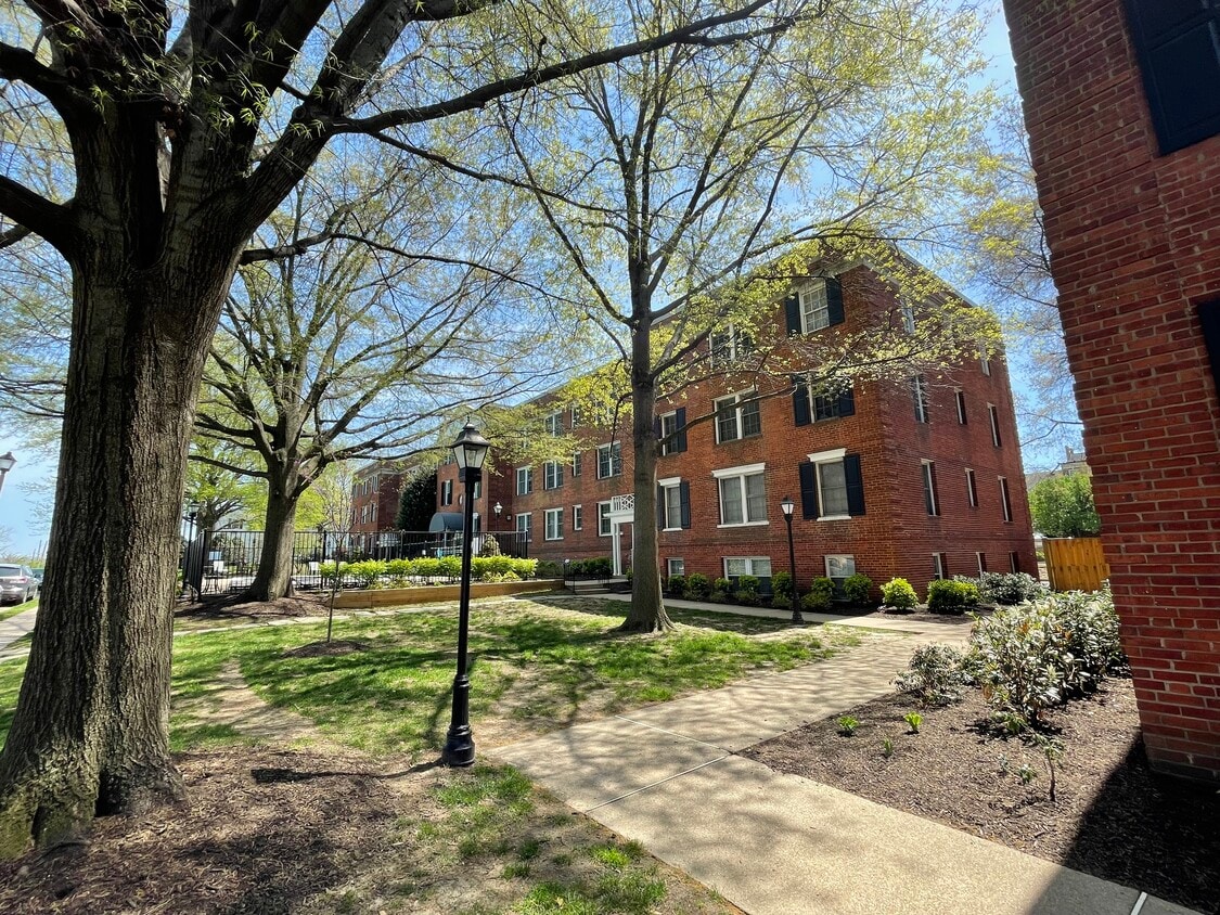 Photo - 504 Bashford Ln (Alexandria, VA)