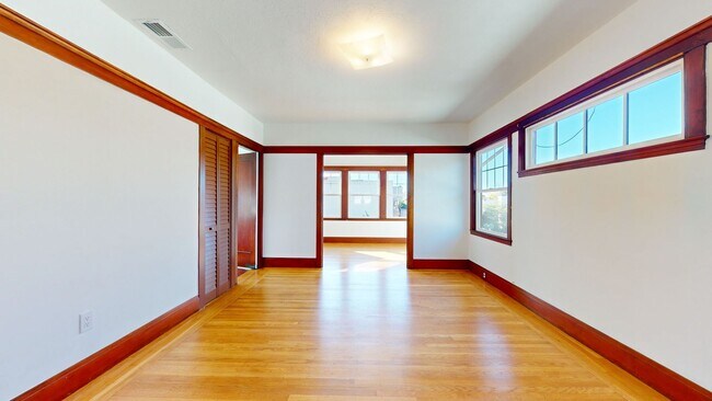 Foto del edificio - 2040-2046 Vine St Shattuck