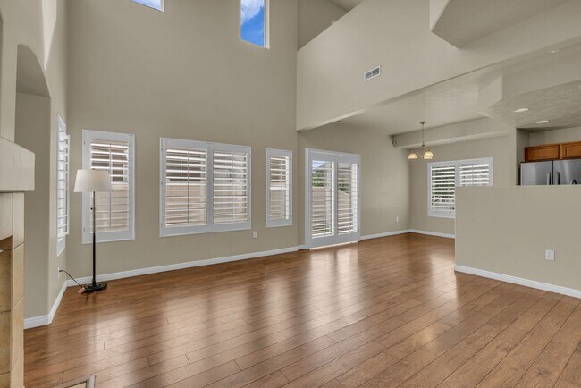 Building Photo - Modern 2-Bedroom, 2.5-Bath Townhome with Two-Car Garage & Private Backyard in South Ogden