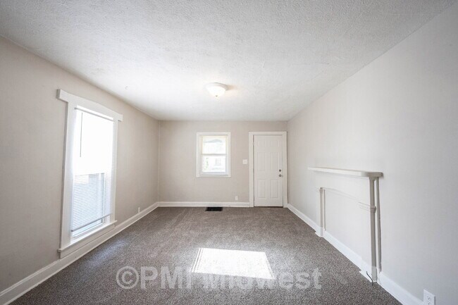 Foto del edificio - 1214 W 25th St