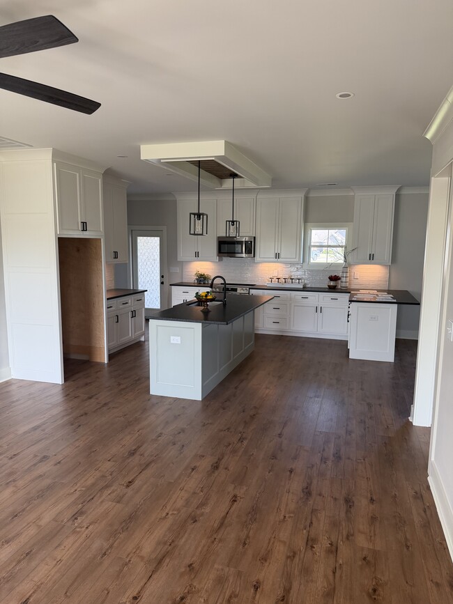 Building Photo - 30 Tower Ct