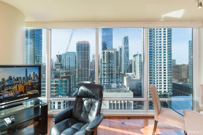 Building Photo - 425 1st St