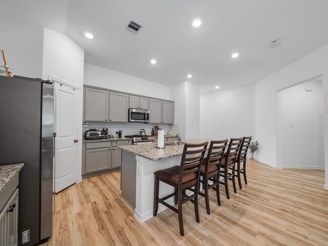 Building Photo - 6210 Glenwick Park Rd