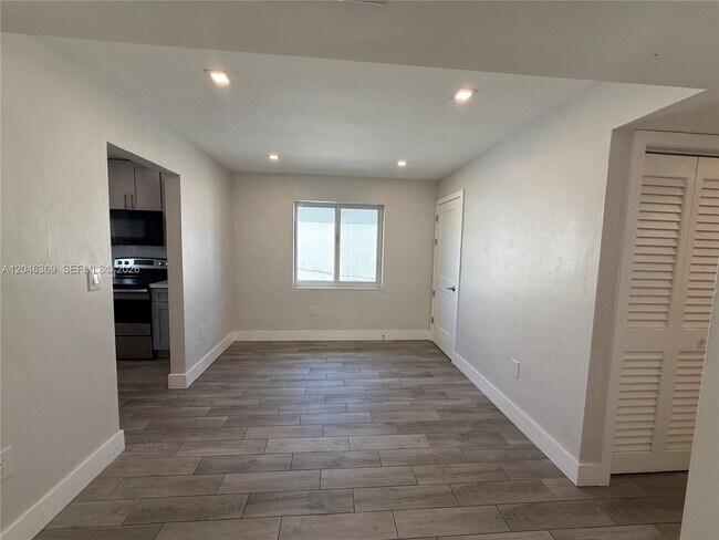 Foto del edificio - 837 SE 12th St