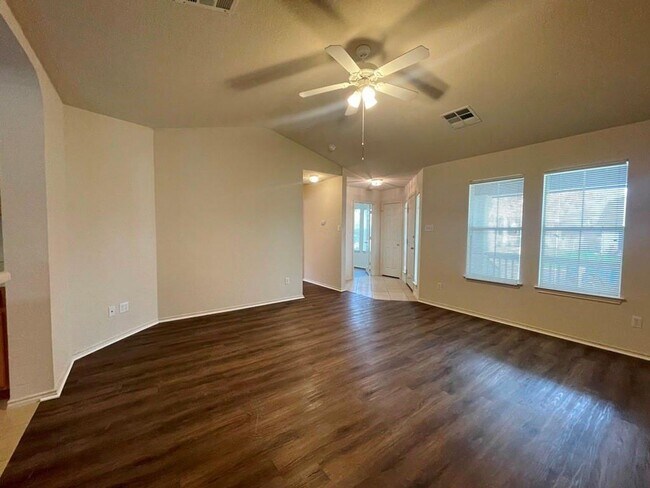 Foto del edificio - Cozy one story in Plum Creek!