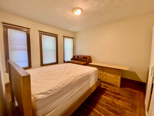 Building Photo - 42 Bromfield Rd