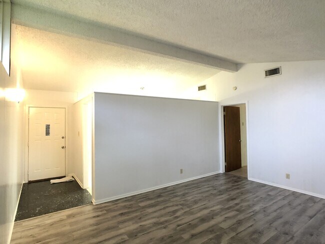 Building Photo - 1410 Casa Grande