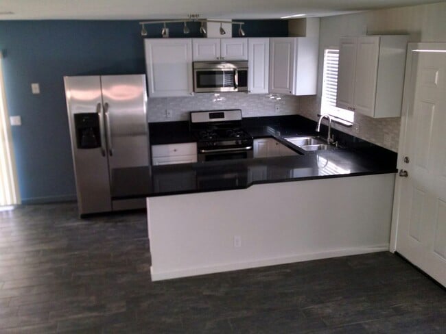 Building Photo - 74426 Maricopa Dr