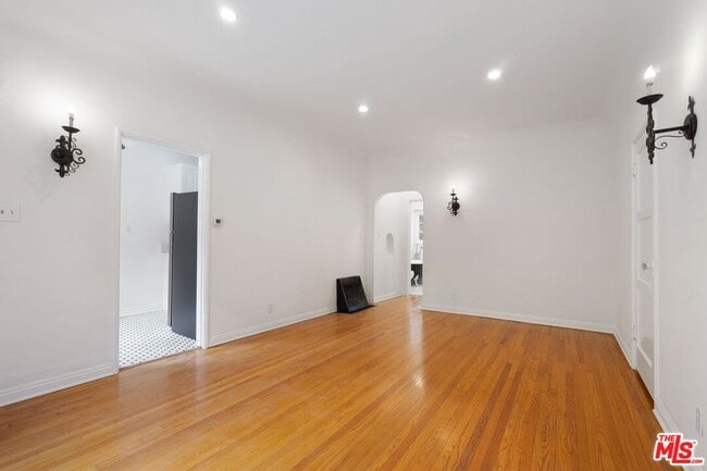 Foto del edificio - 512 N Sycamore Ave