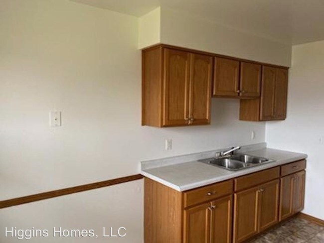 Building Photo - 146-150 Main St