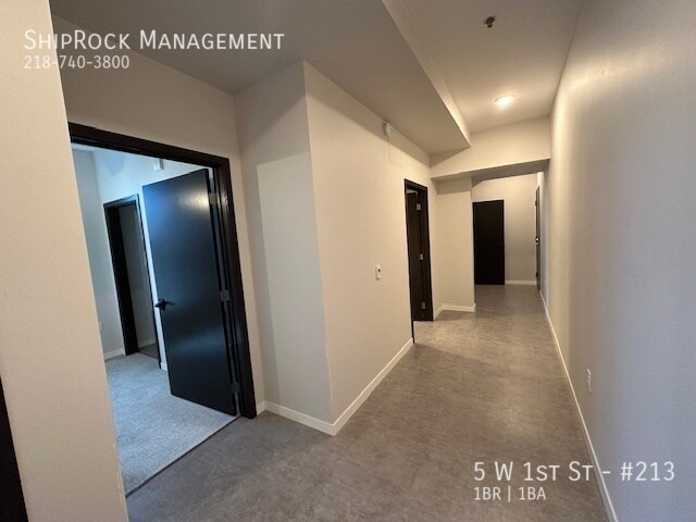 Foto del edificio - 5 W 1st St