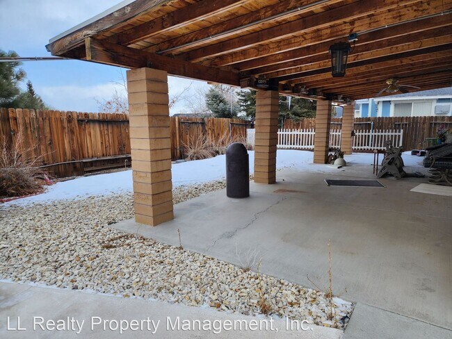 Building Photo - 3 br, 2 bath House - 872 Meadow Vista