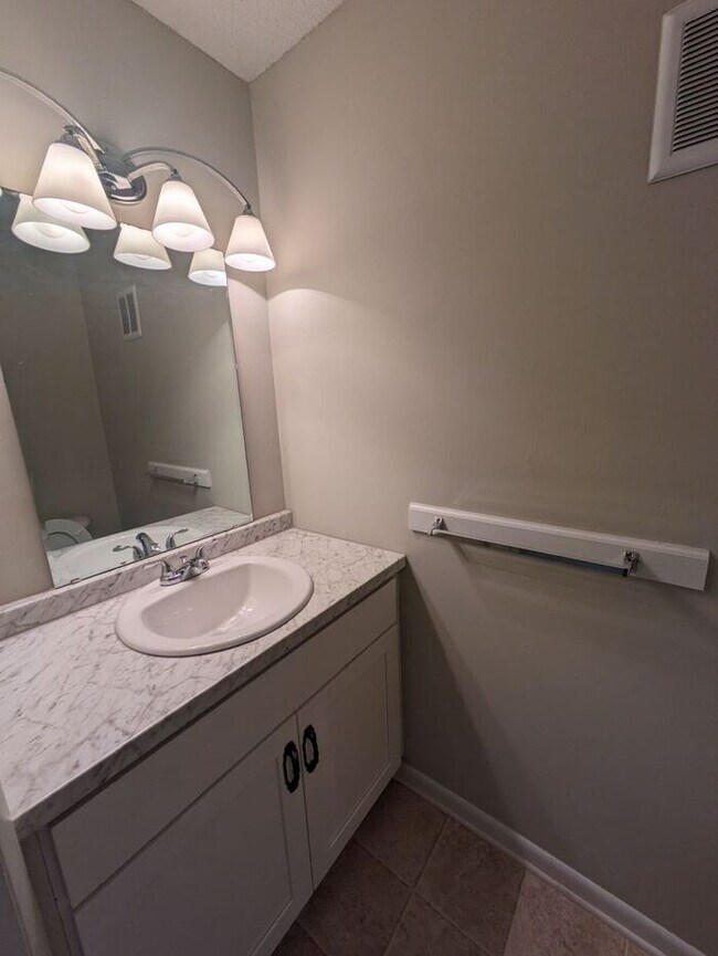 Foto del edificio - 2BD/1.5BA Renovated Townhome