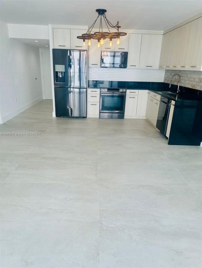 Building Photo - 5838 Collins Ave