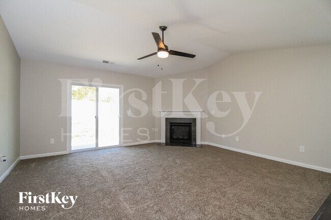 Foto del edificio - 6413 Bentbrush St