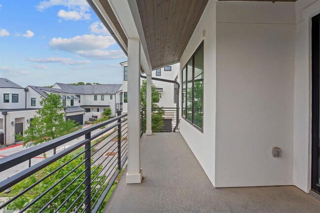 Building Photo - 701 Ariana Ct