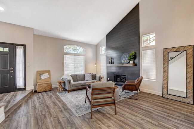 Foto del edificio - 9417 Rolling Ridge Ln