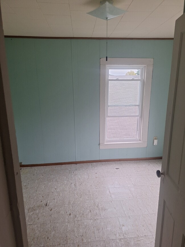 Small bedroom - 126 N 9th St