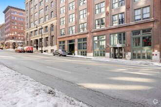Building Photo - 706 Broadway Blvd