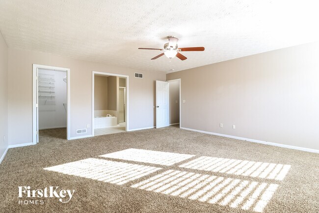 Building Photo - 9934 Stonebridge Dr