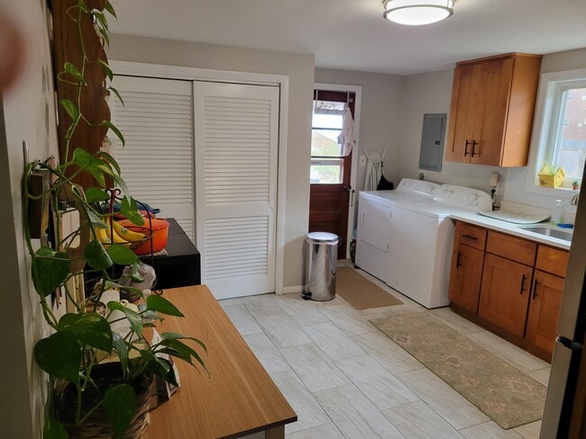 Building Photo - 86 Academy Hill Rd