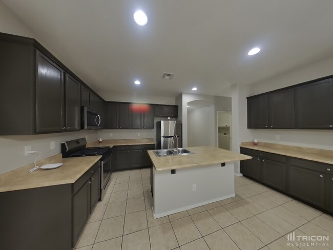 Building Photo - 7919 S 73rd Drive Laveen AZ