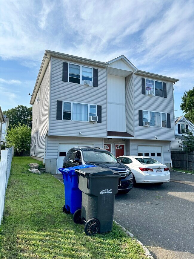 Building Photo - 16 Belmont Cir