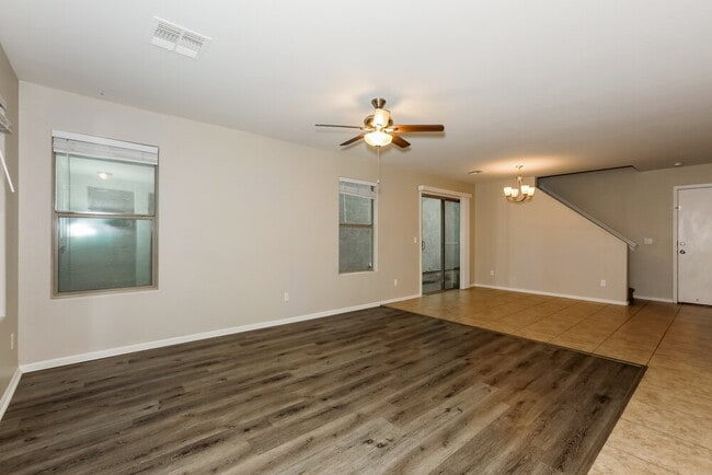 Building Photo - 992 S Hawk Ln