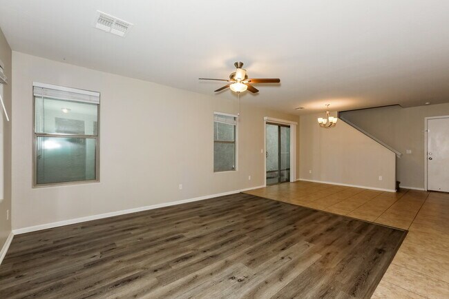 Foto del edificio - 992 S Hawk Ln