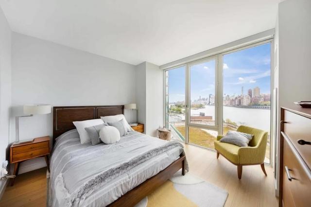 Building Photo - 3 bedroom in Queens NY 11102