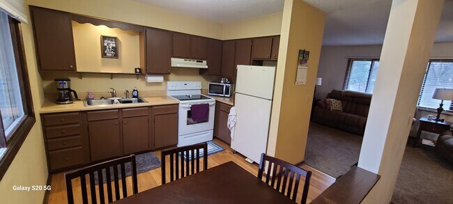 Foto del edificio - 1765 3rd Ave NE