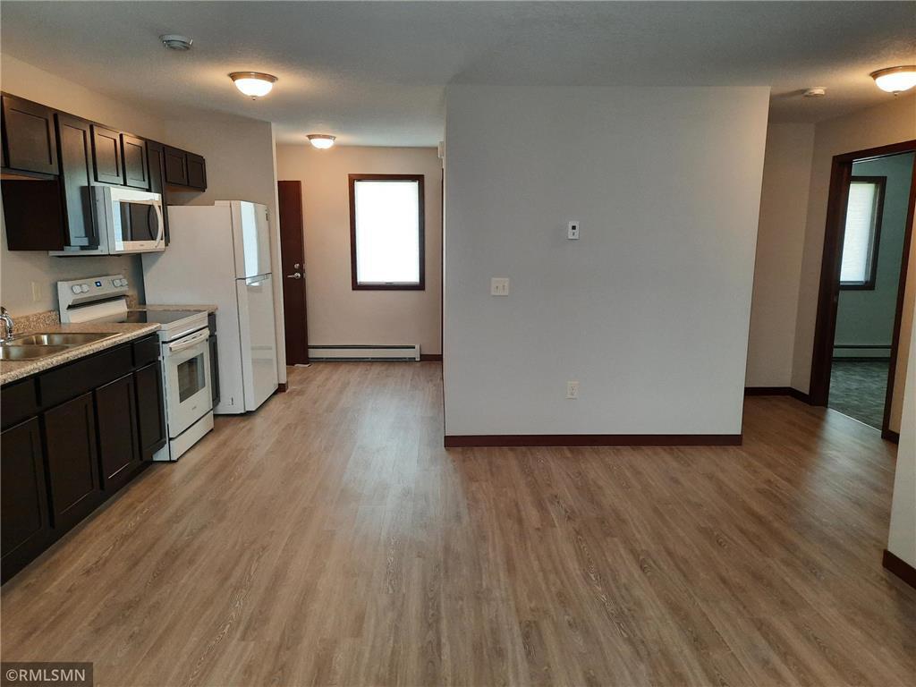 Foto principal - 355 2nd St SE