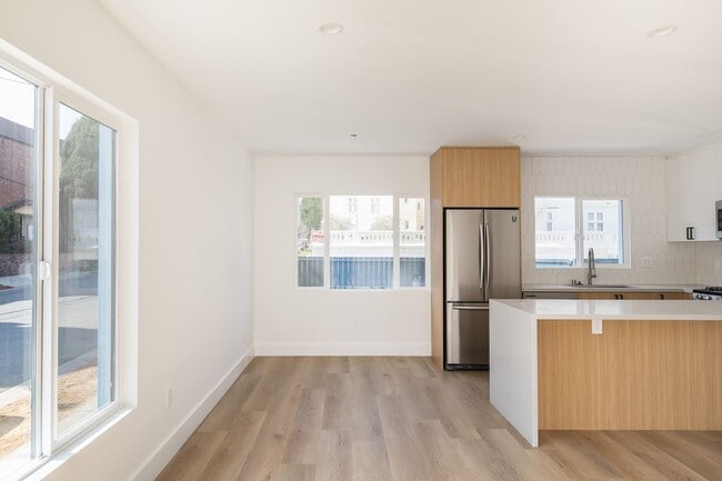 Interior Photo - 5358 Loma Linda Ave