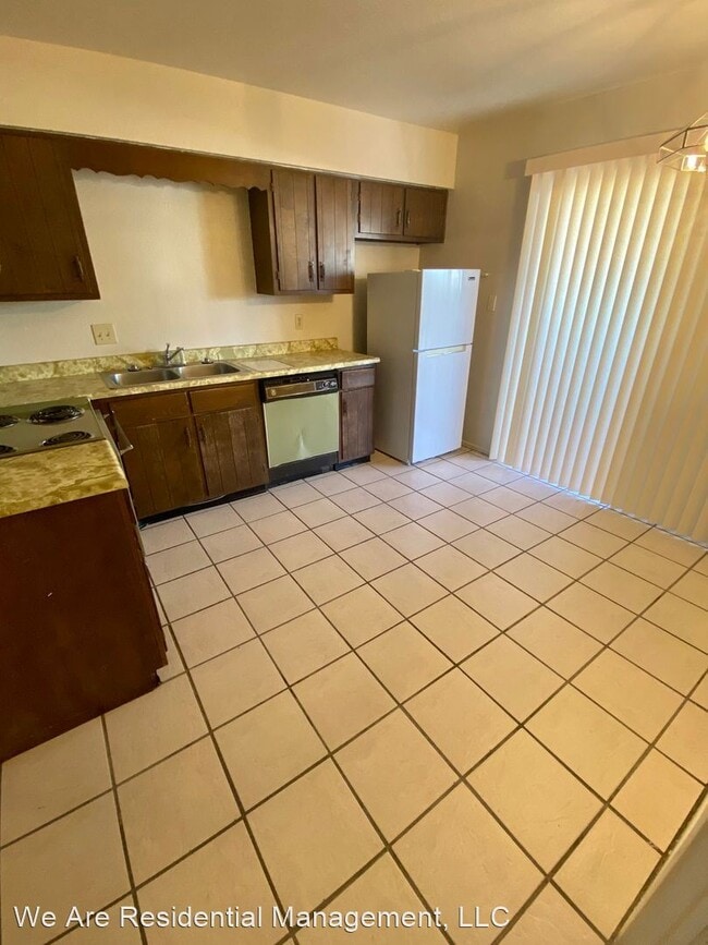 Building Photo - 2 br, 1 bath House - 4140 N. 104th Dr. Uni...