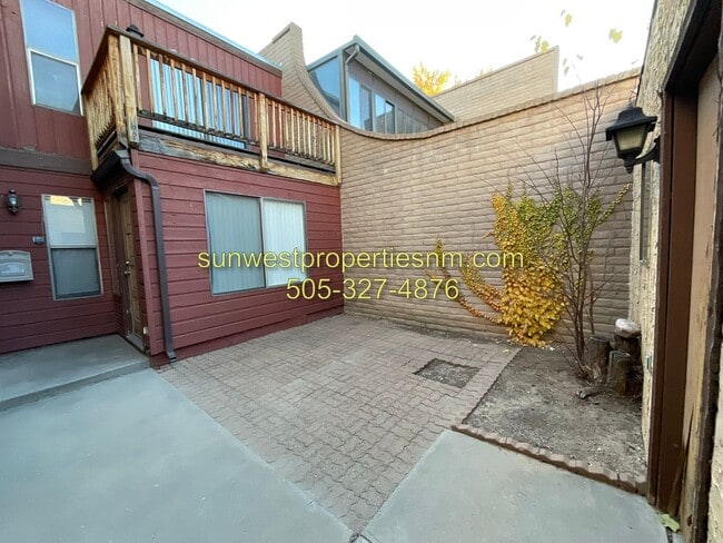 Building Photo - 2 Bedroom, 1.5 Bathroom with Garage