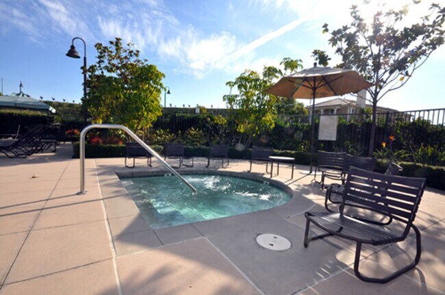 Building Photo - Stunning 3 Bedroom 3.5 Bathroom Townhome i...