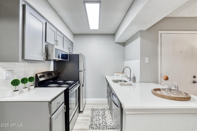 Foto del edificio - 5225 E Thomas Rd