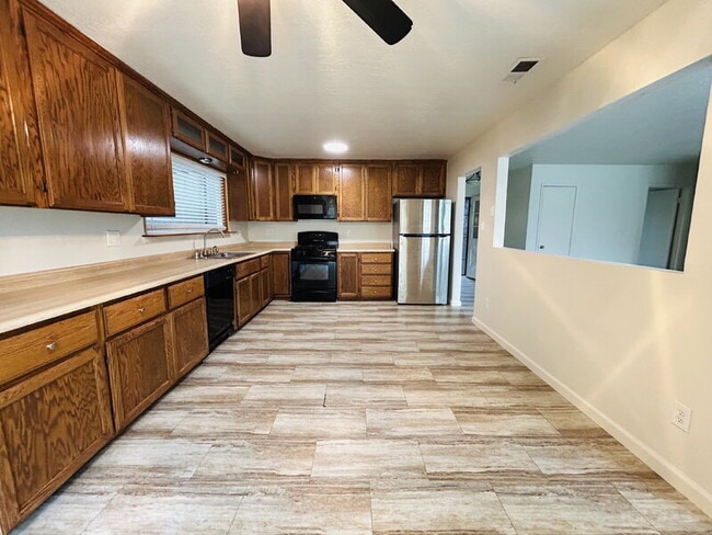 Building Photo - 2213 N Cirby Way