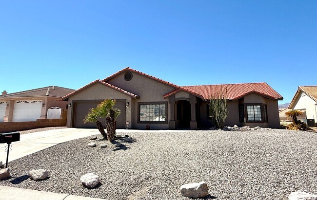 Building Photo - Custom 3 Bedroom, 2.5 Bath Home w/Bonus Ro...