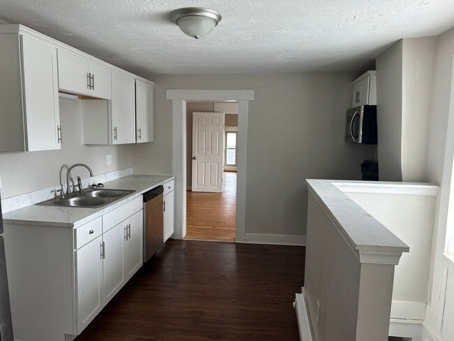 Building Photo - 136 S Main St