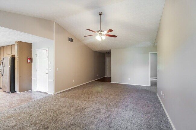 Building Photo - 95 Branchwood Dr