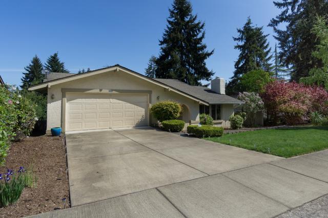 Building Photo - 4 bedroom in Bellevue WA 98006