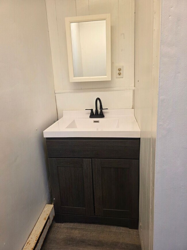 Foto del edificio - 105 W Emeline St