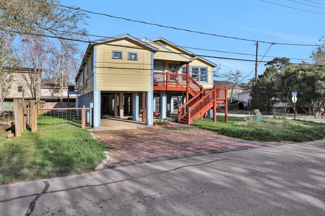 Foto del edificio - 631 Clear Lake Rd