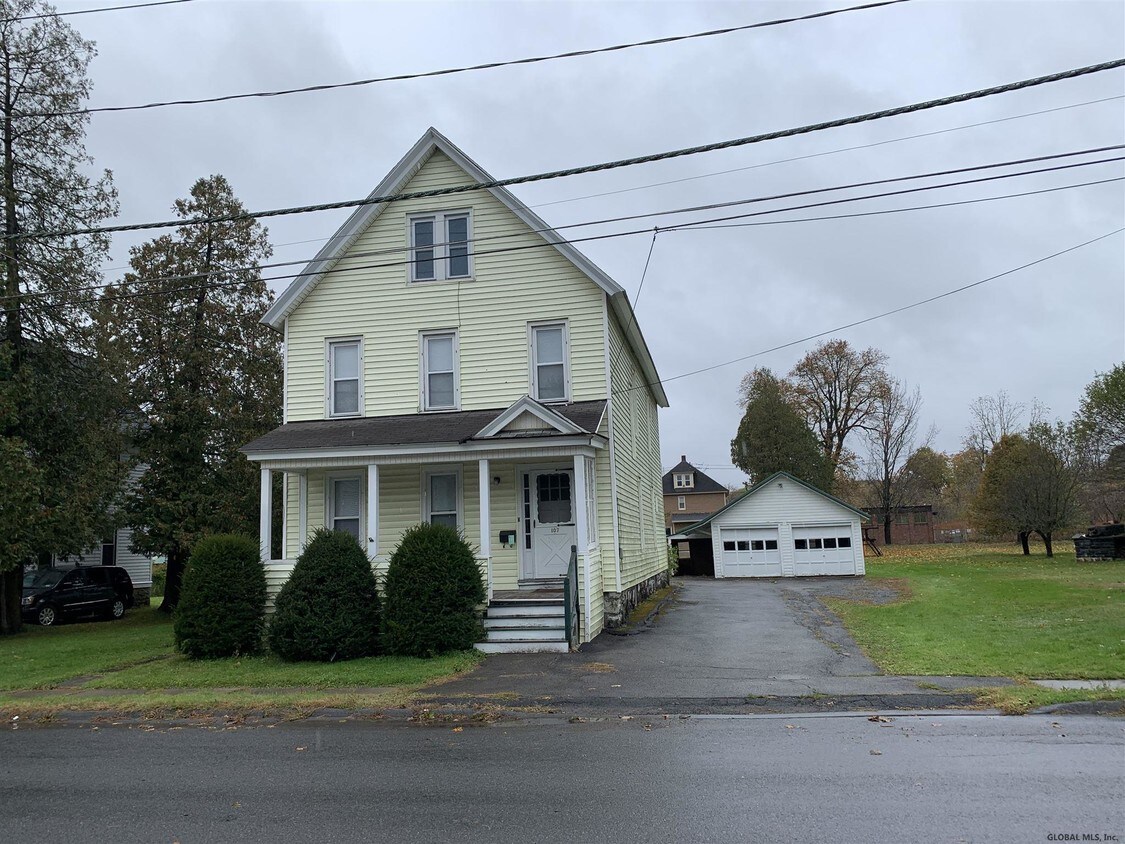 Foto principal - 107 Pleasant Ave