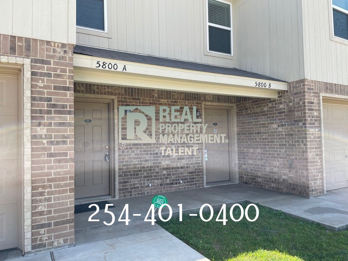 Primary Photo - Charming 3-Bedroom, 2.5-Bathroom Duplex in...
