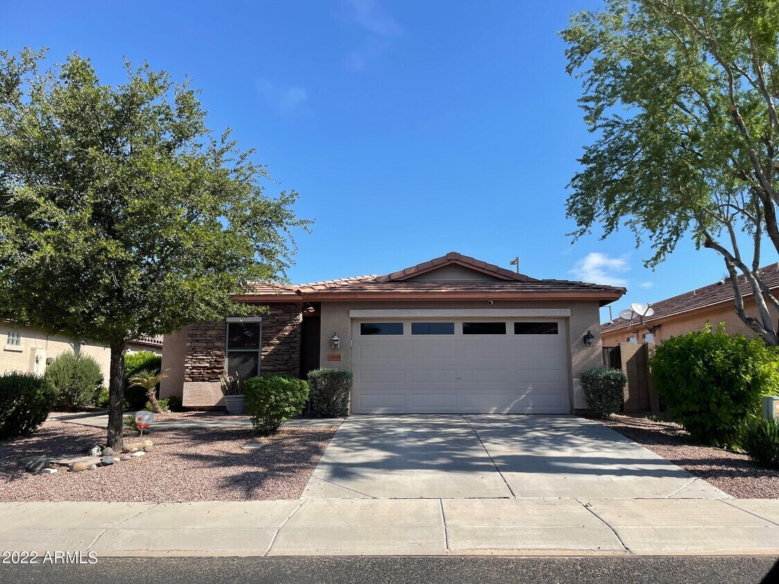 Foto principal - 25088 W Dove Cir