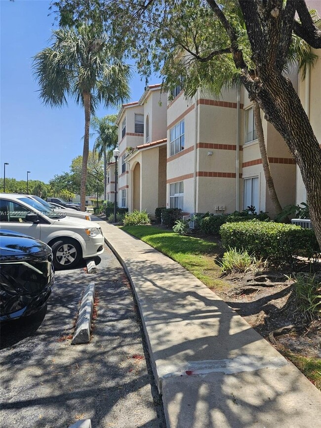 Building Photo - 3470 Pinewalk Dr N