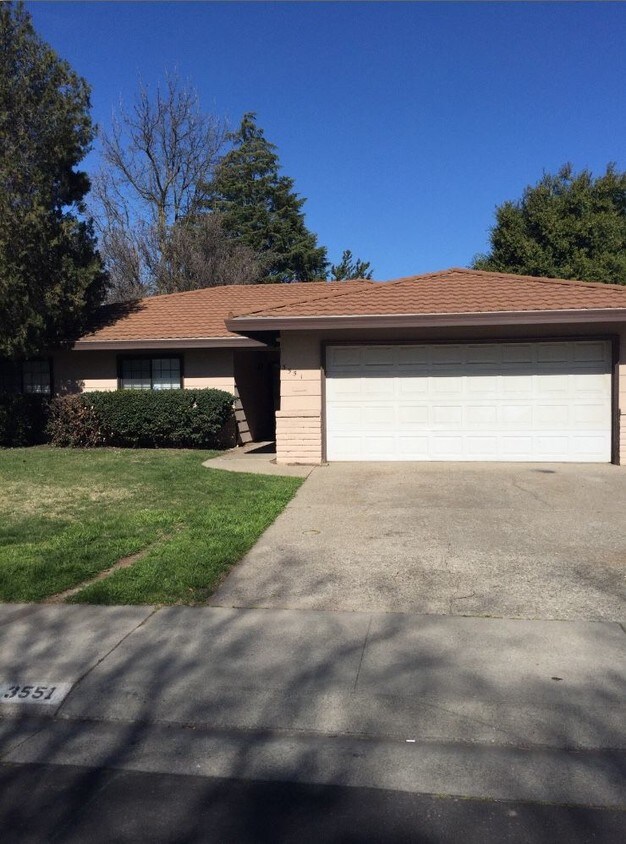 Primary Photo - 3551 Mill Springs Dr
