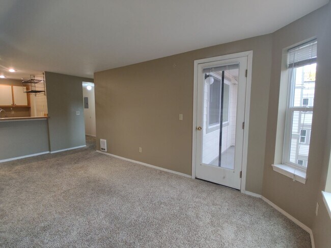 Foto del edificio - Well-Maintained 1BR Condo Near North Seattle College with Parking & Storage